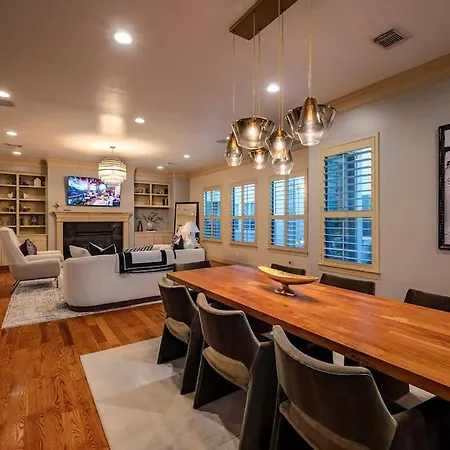 Walking Distance To Galleria Mall And River Oaks District Modern Home